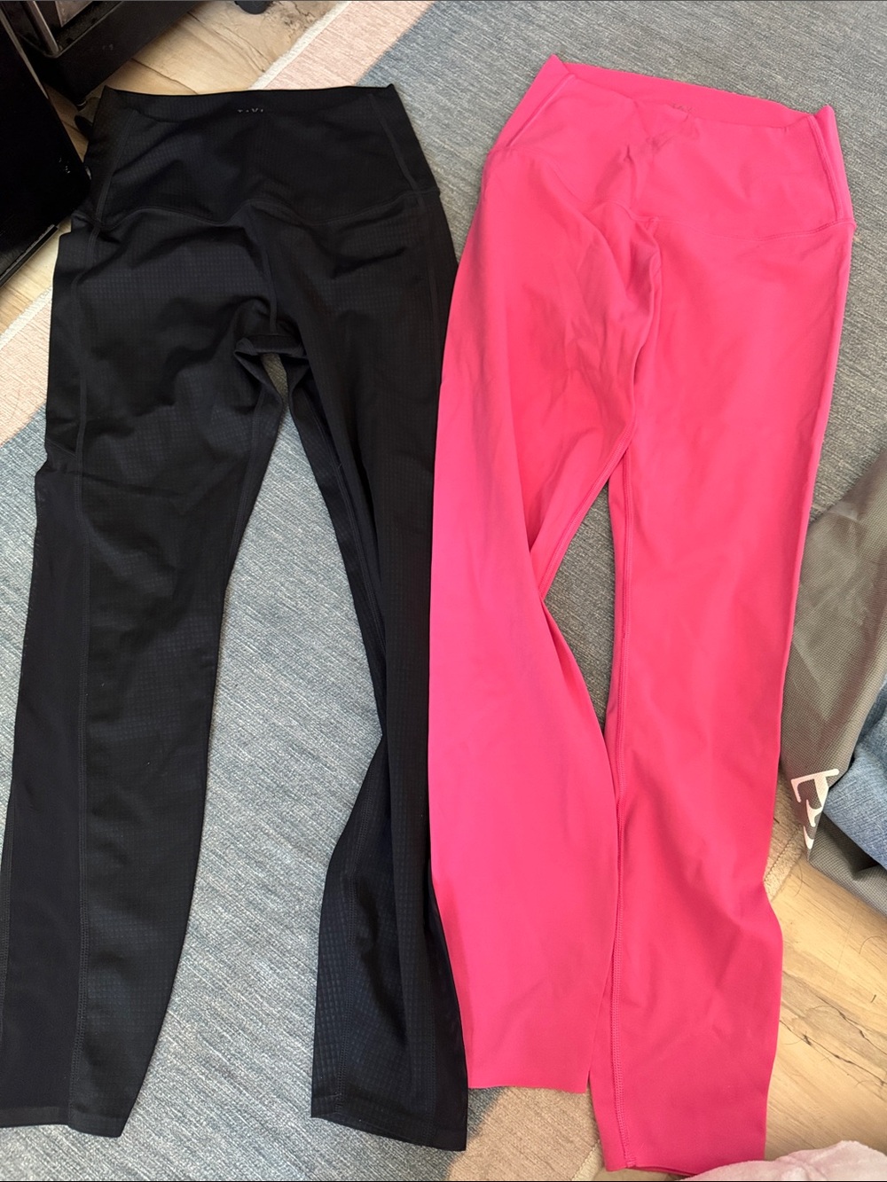 Women's High-Waist Active Leggings — Black & Hot Pink